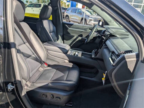 2024 GMC Acadia Elevation