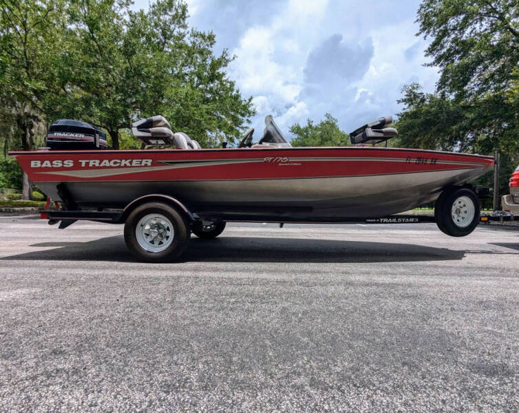 2004 Tracker Bass Boat