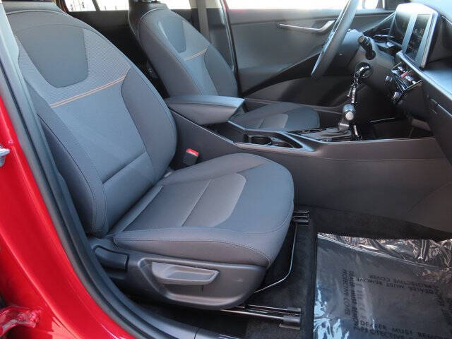 2025 Kia Niro LX