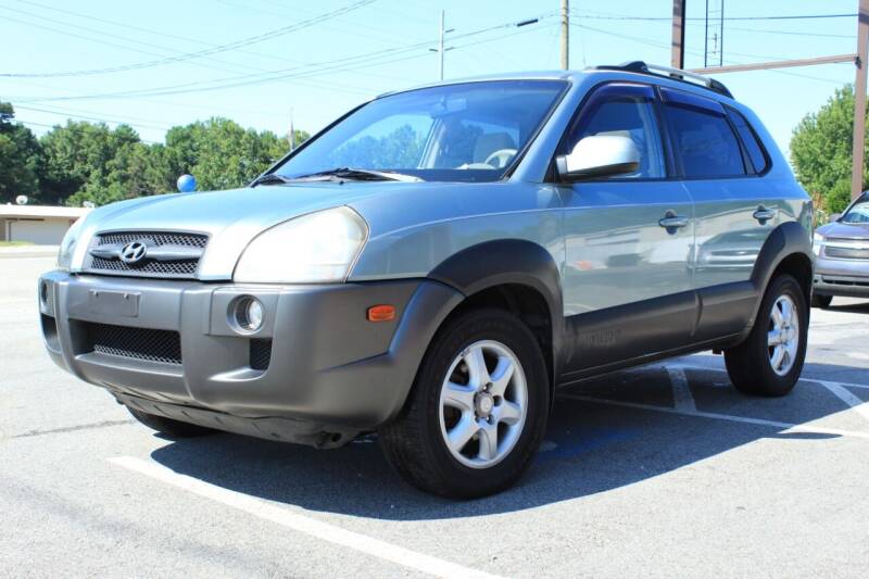 2005 Hyundai Tucson for sale at Wallace & Kelley Auto Brokers in Douglasville GA