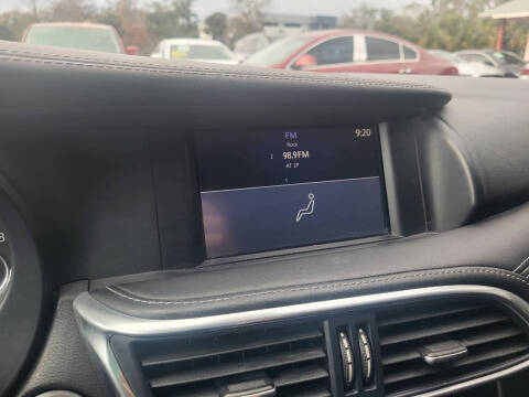 2017 Infiniti QX30 Luxury