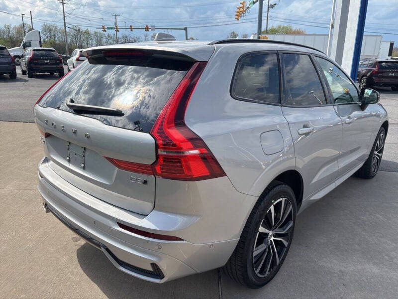 2025 Volvo XC60 B5 Plus Dark Theme