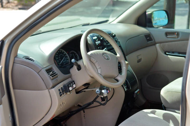 2005 Toyota Sienna LE 7 Passenger