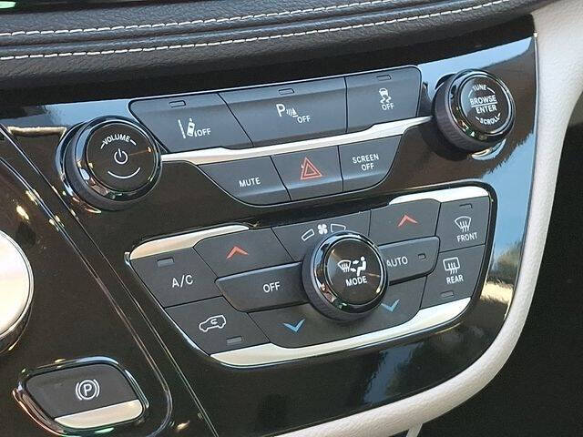 2024 Chrysler Pacifica Plug-In Hybrid Select