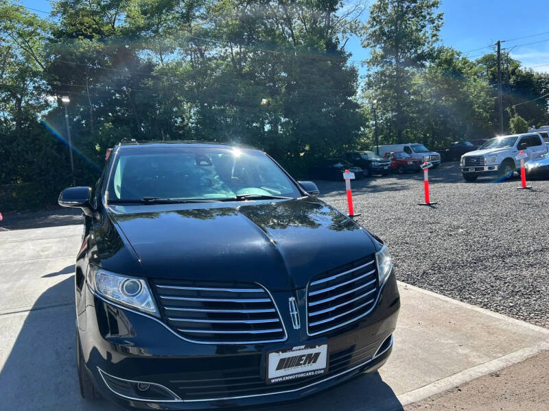 2018 Lincoln MKT Premiere