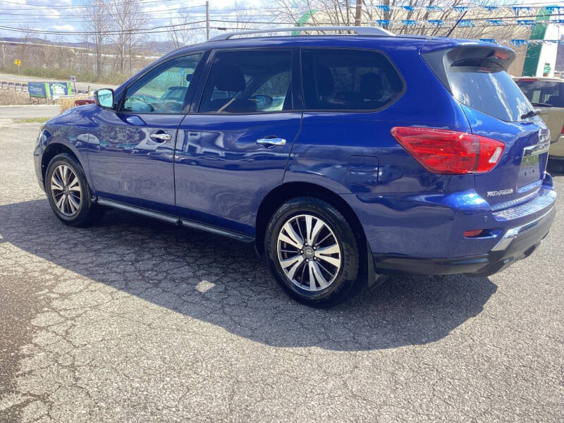 2017 Nissan Pathfinder SV