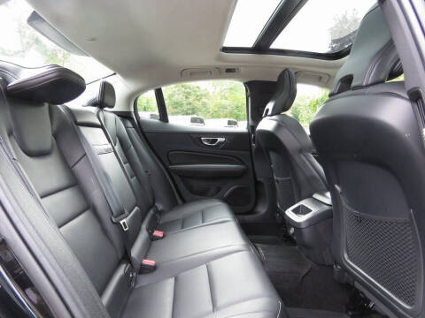 2022 Volvo S60 B5 Momentum