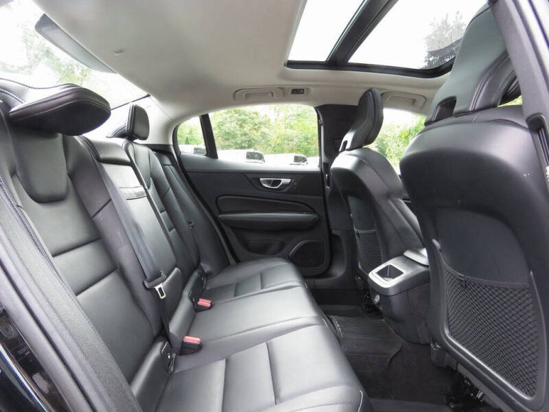 2022 Volvo S60 B5 Momentum