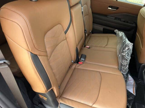 2025 Nissan Pathfinder Platinum