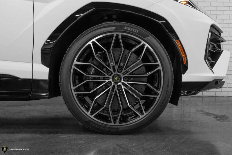 2025 Lamborghini Urus SE