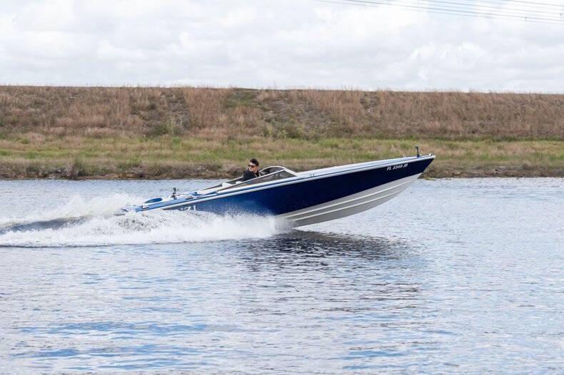 1994 Donzi Marine Classic 22