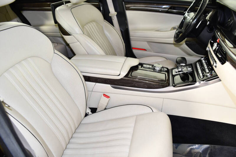 2019 Genesis G90