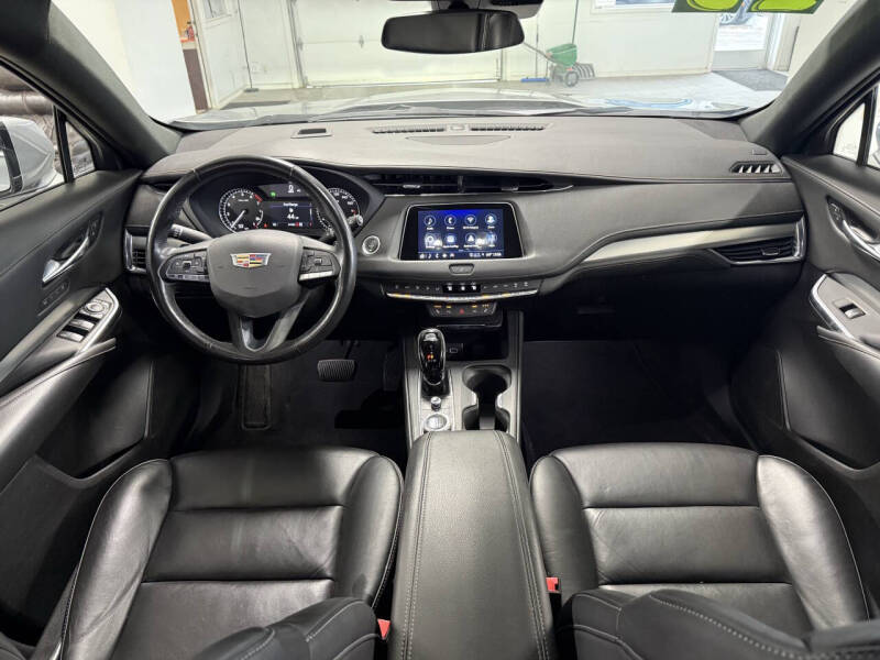 2023 Cadillac XT4 Premium Luxury