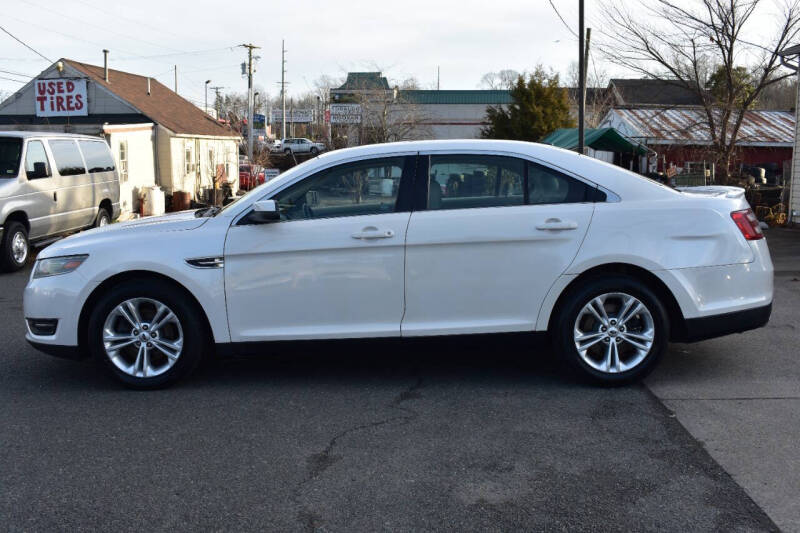 2014 Ford Taurus SEL photo 8