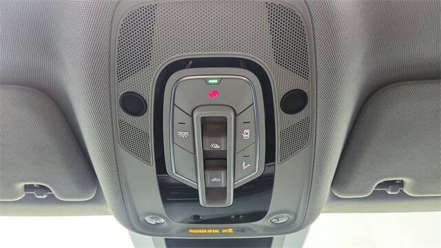 2022 Audi e-tron quattro Premium Plus