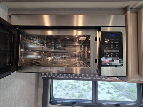 2021 Thor Motor Coach Quantum