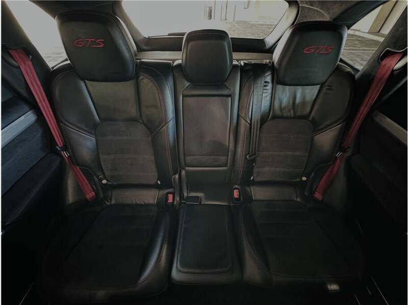 2013 Porsche Cayenne GTS