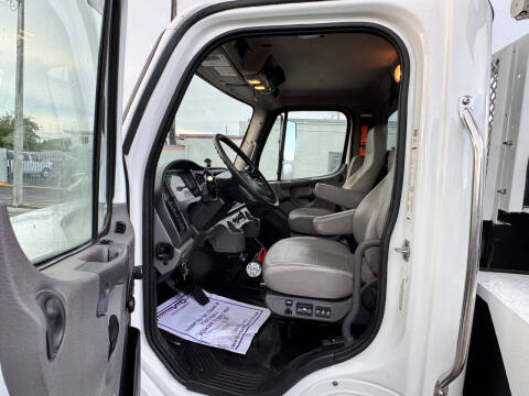 2018 Freightliner M2 106