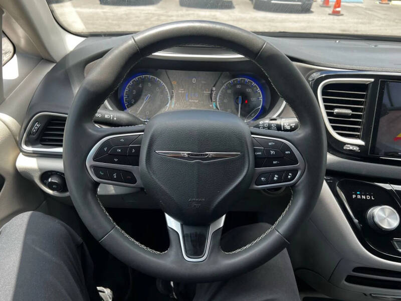 2022 Chrysler Pacifica Touring L