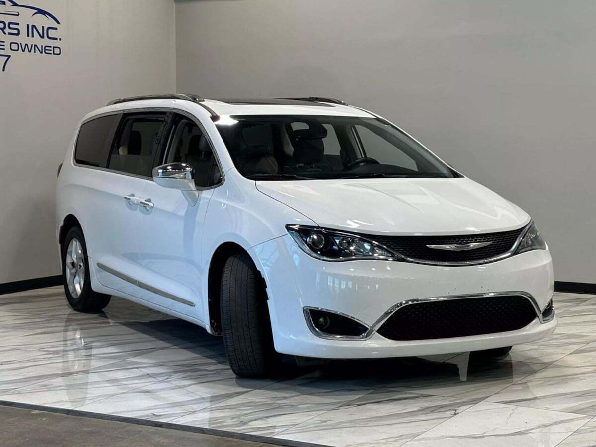 2020 Chrysler Pacifica for sale at IMD MOTORS, INC in Dallas, TX