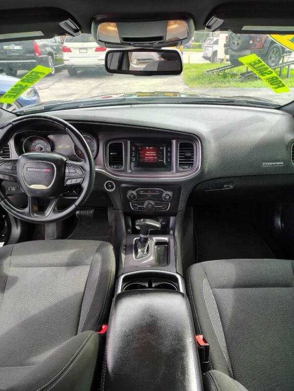 2016 Dodge Charger SE