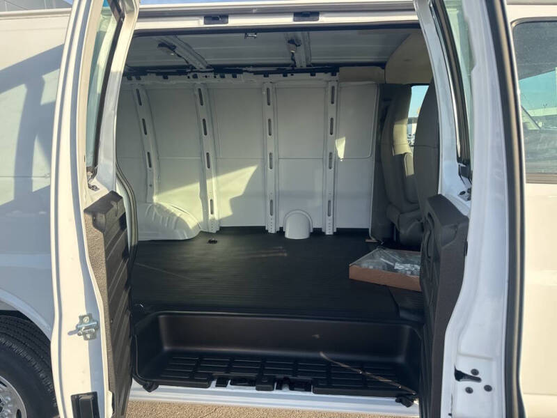 2025 Chevrolet Express 2500