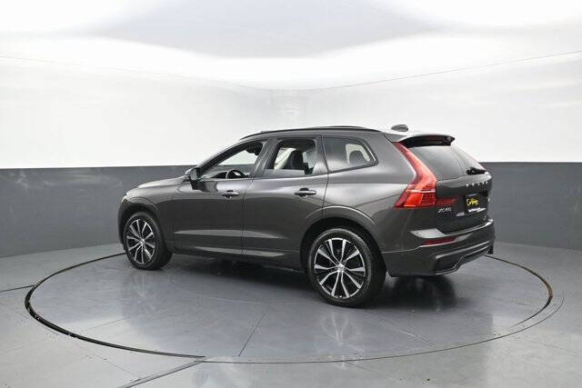 2023 Volvo XC60 B5 Plus Dark Theme