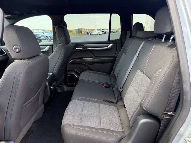 2025 GMC Acadia Elevation