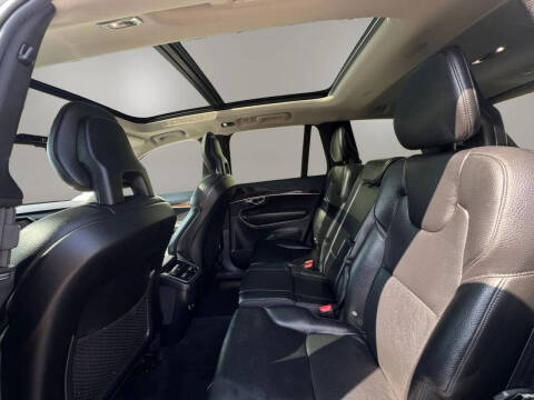 2017 Volvo XC90 T6 Momentum
