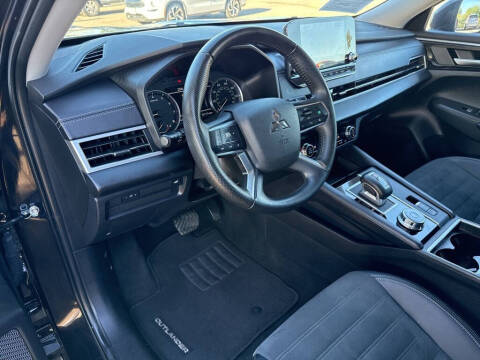 2024 Mitsubishi Outlander SE