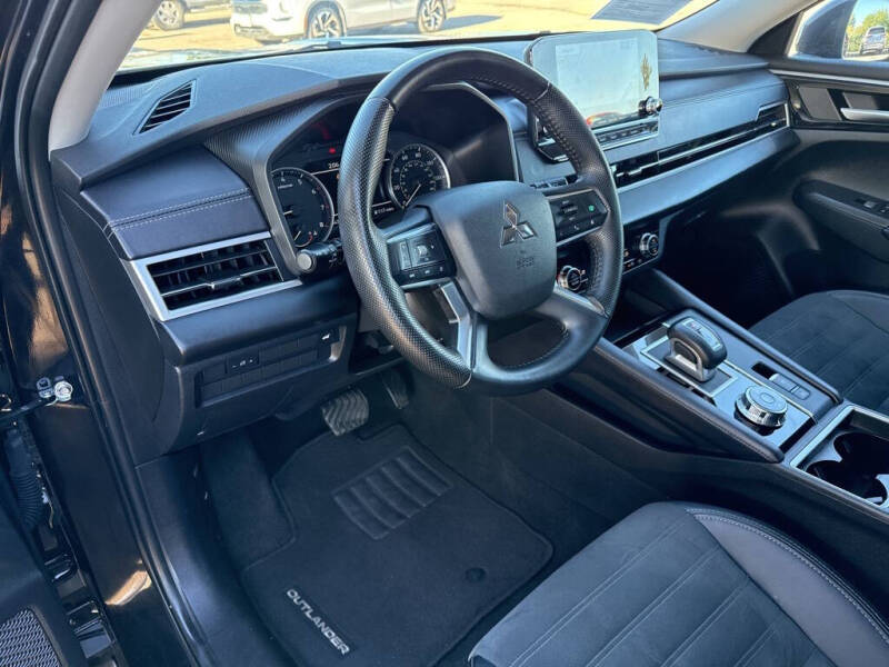 2024 Mitsubishi Outlander SE