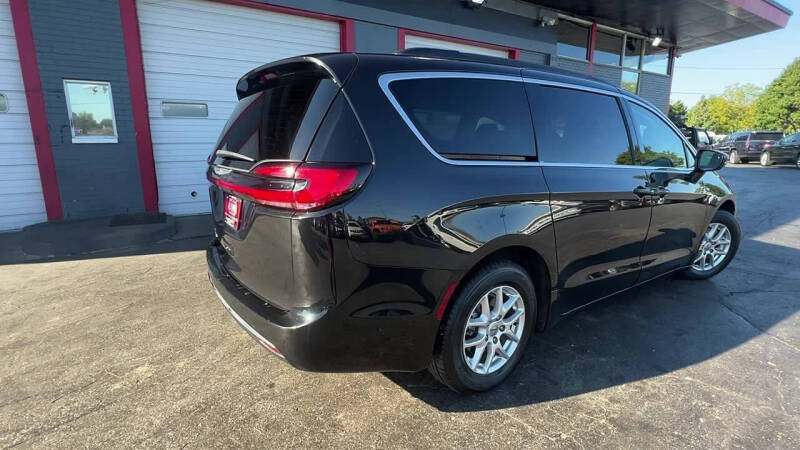 2022 Chrysler Pacifica Touring L photo 7