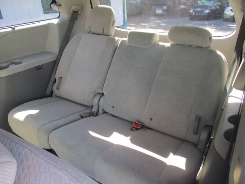 2011 Toyota Sienna LE 7-Passenger