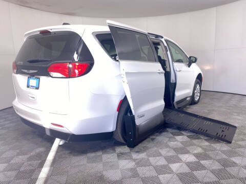 2024 Chrysler Voyager LX