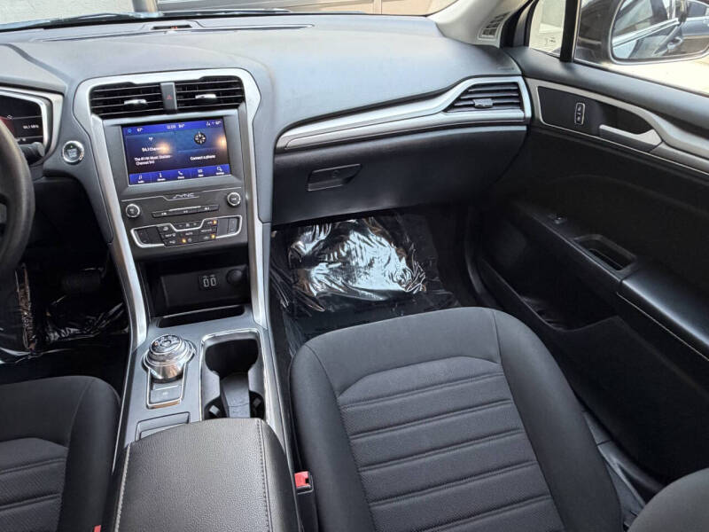 2020 Ford Fusion SE