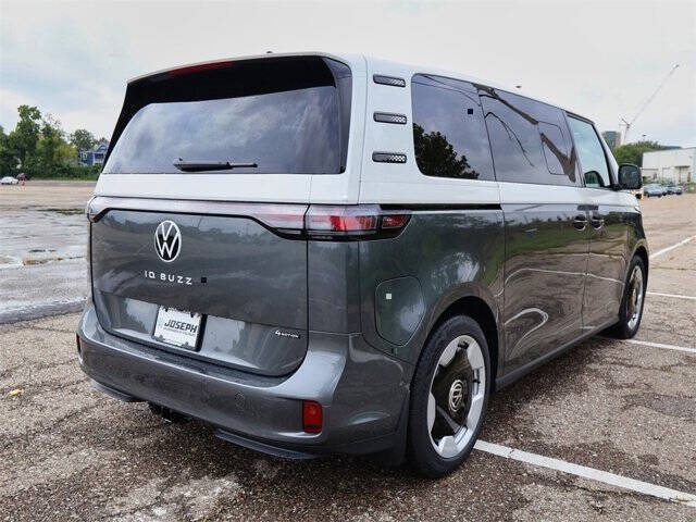 2025 Volkswagen ID. Buzz Pro S Plus 4Motion