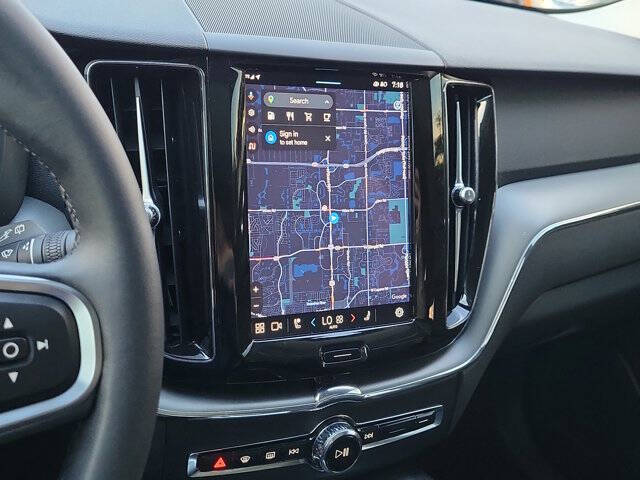 2024 Volvo XC60 B5 Core Dark Theme