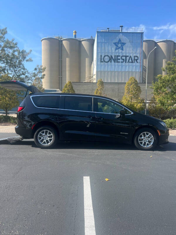 2023 Chrysler Voyager LX