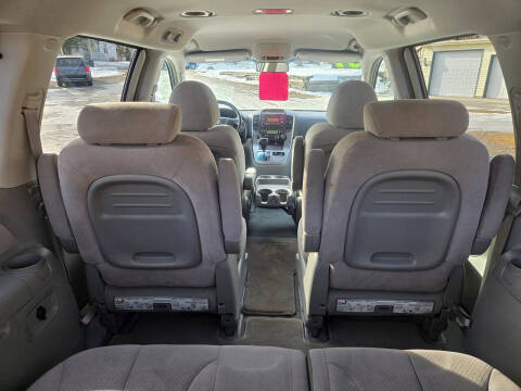 2007 Hyundai Entourage GLS