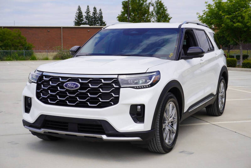 2025 Ford Explorer Platinum