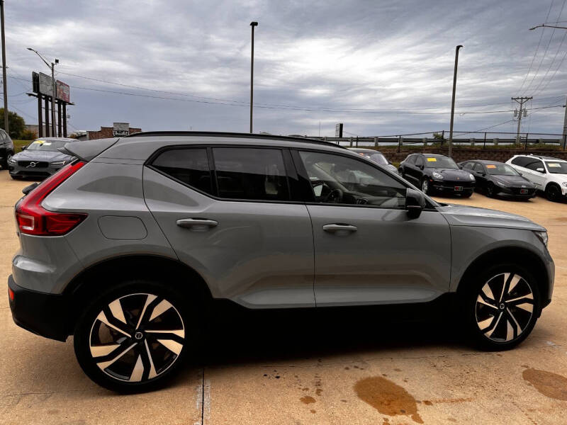 2025 Volvo XC40 B5 Plus Dark Theme