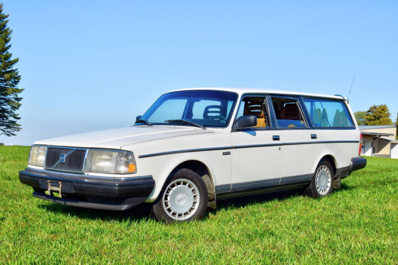 1990 Volvo 240 for sale at Hooked On Classics in Watertown MN