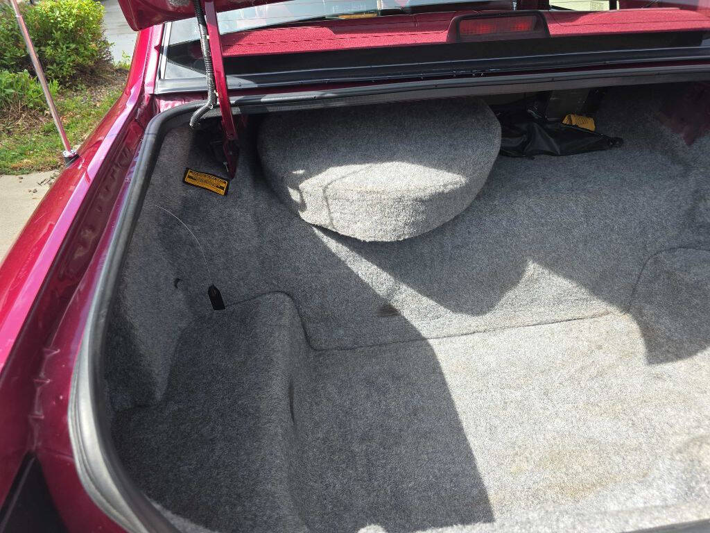 1993 Lincoln Town Car 26
