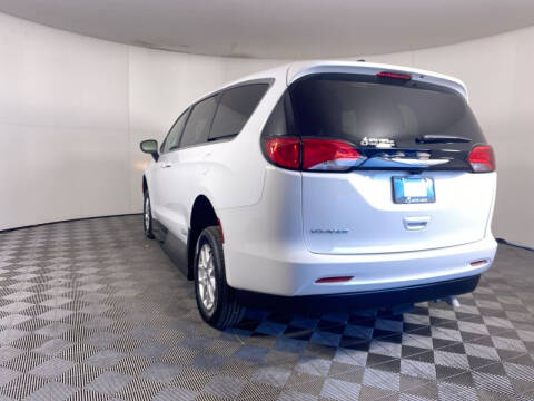 2024 Chrysler Voyager LX