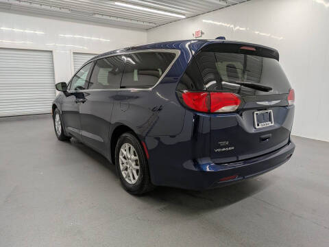 2020 Chrysler Voyager LX