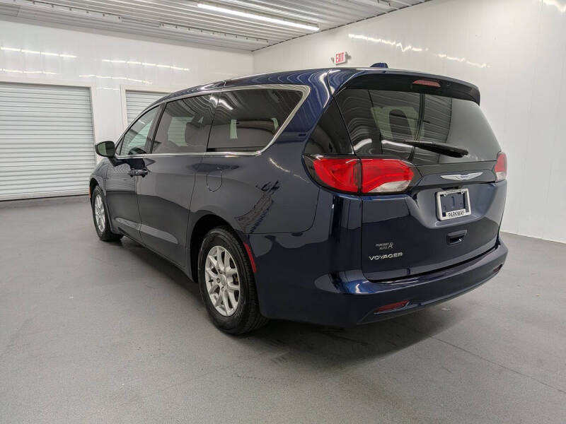 2020 Chrysler Voyager LX