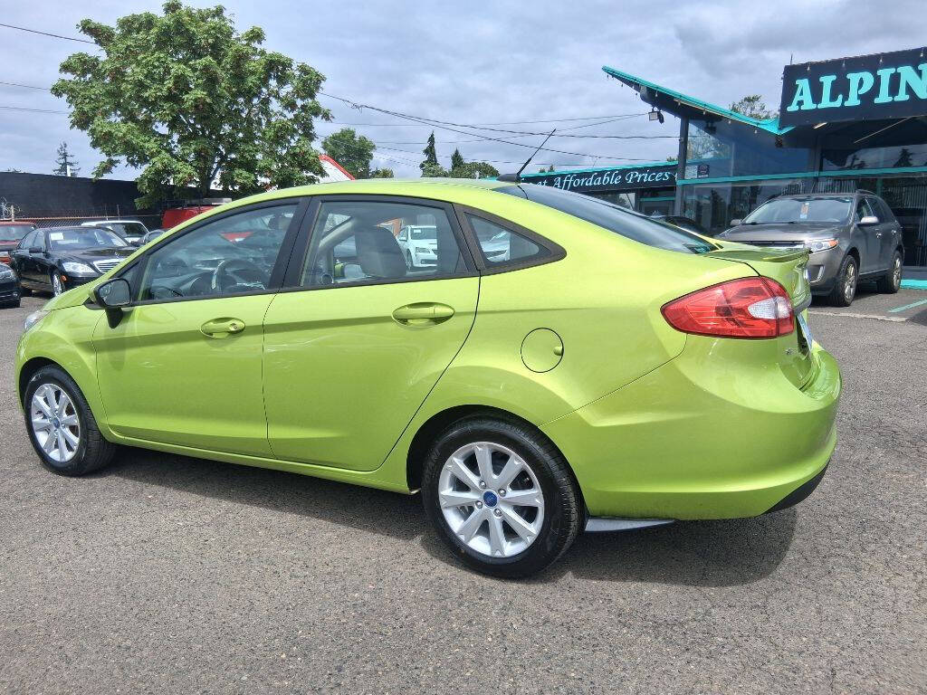 Lt. Green 2012 Ford Fiesta SE SE 4dr Sedan 13