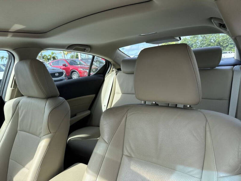 2015 Acura ILX 2.0L w/Tech