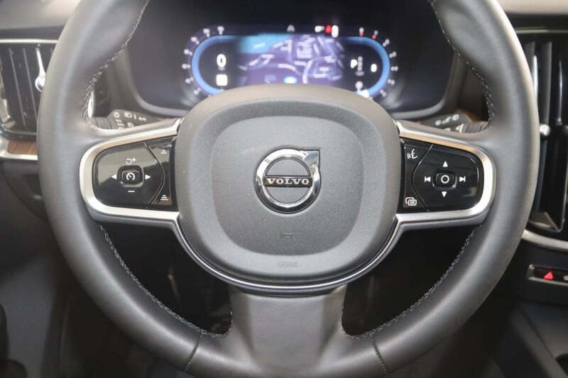 2024 Volvo V60 Cross Country B5 Plus