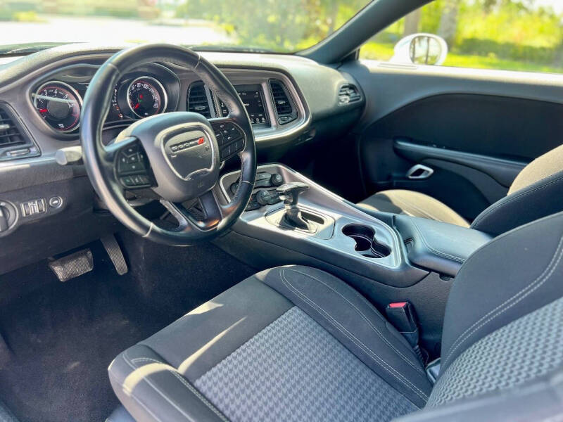 2022 Dodge Challenger SXT